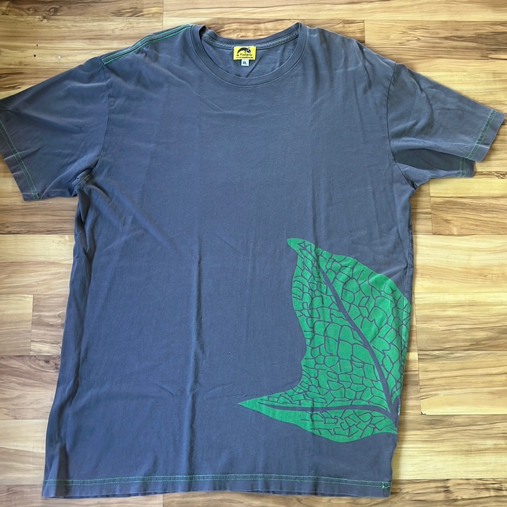 Used Kealopiko Xl gray T-Shirt.